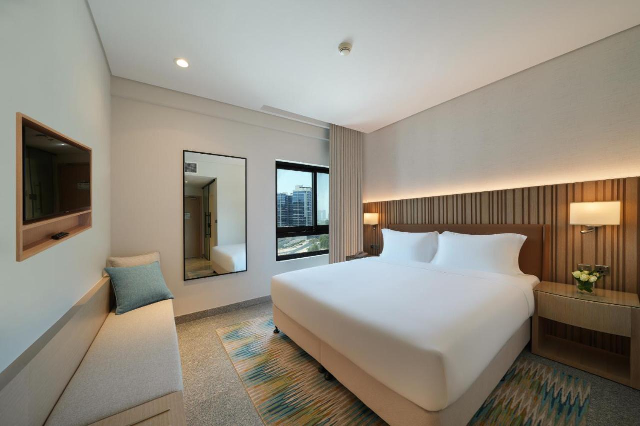 Kamer met Kingsize Bed en Uitzicht op het Zwembad