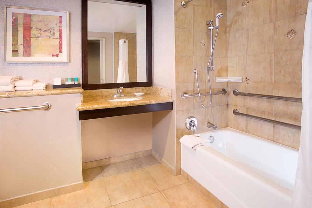 Suite with Two Double Beds,141298392:JPEG
