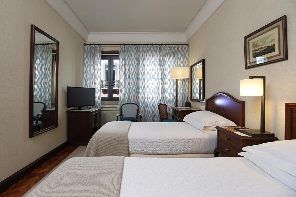 Quarto Pequeno com Cama de Casal ou 2 de Solteiro