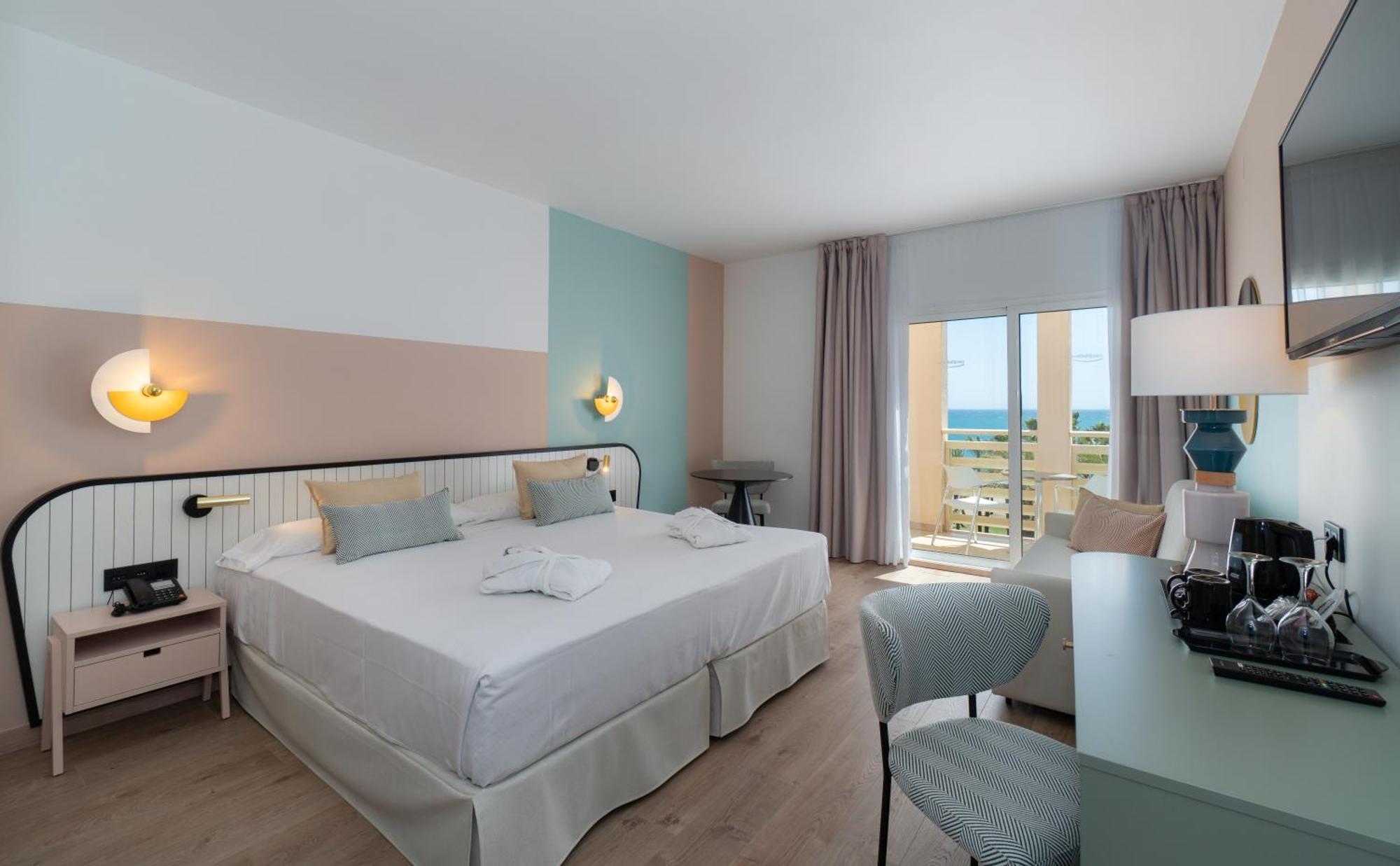Habitación Club Superior con vistas frontales al mar (2 adultos)
