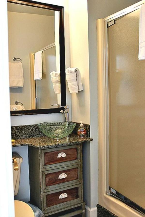 Deluxe Queen Suite