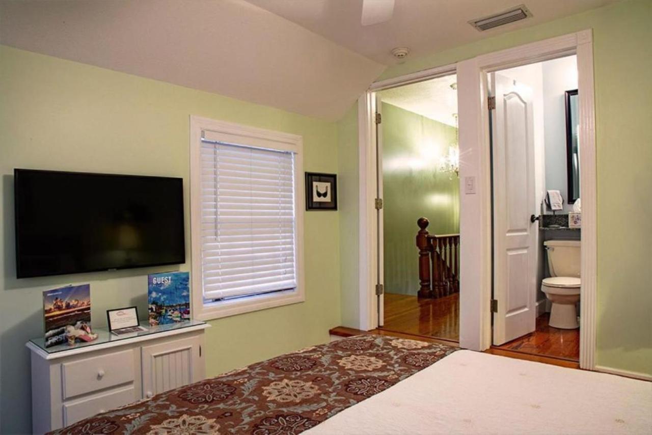 Deluxe Queen Suite
