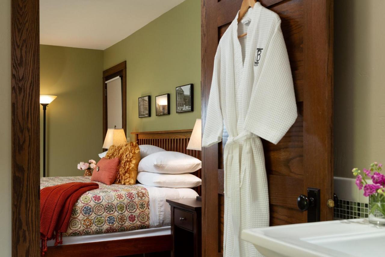 King Suite Spa Bath