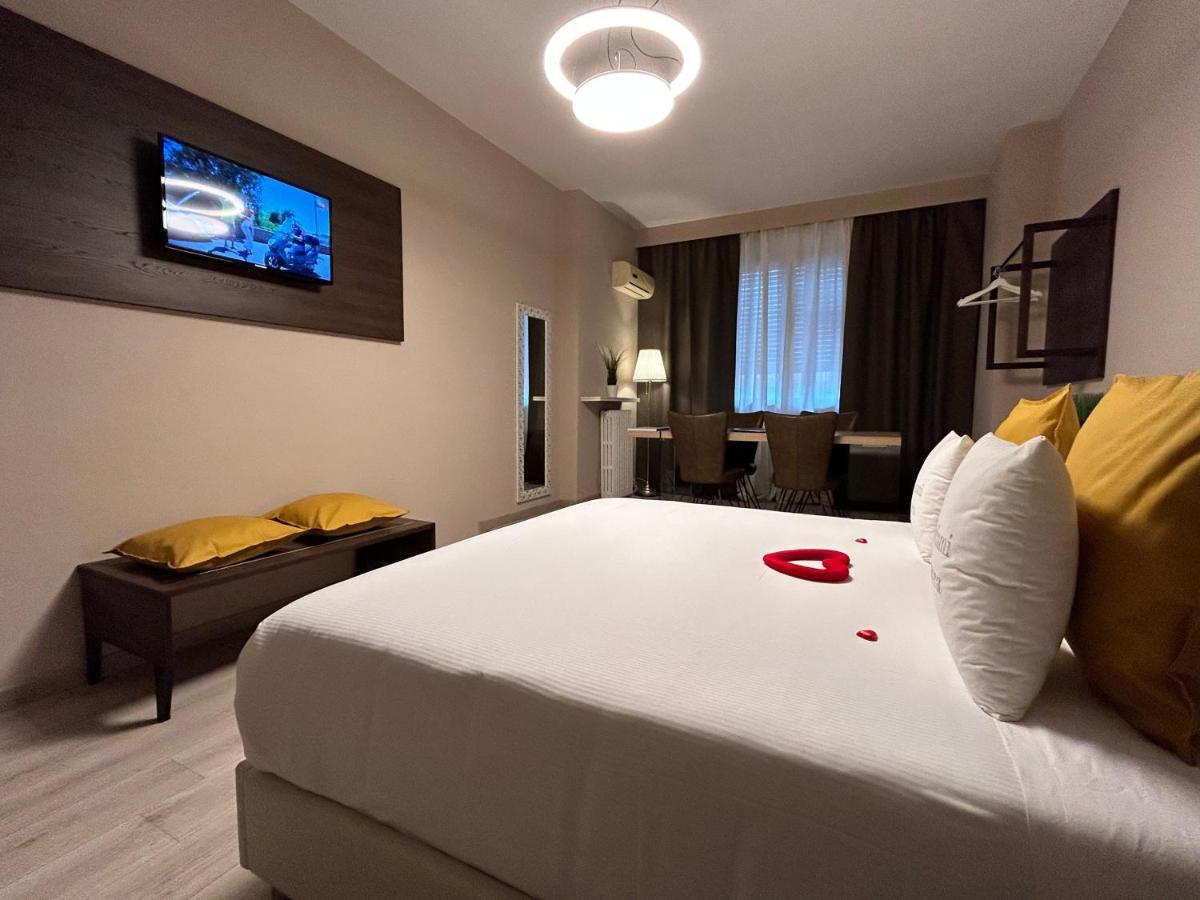 Luxury Triple Room,1347159659:JPEG