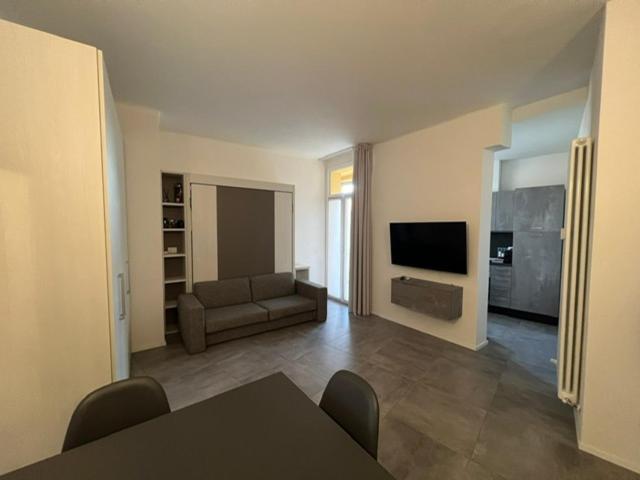 Standard Studio,1348350299:JPEG