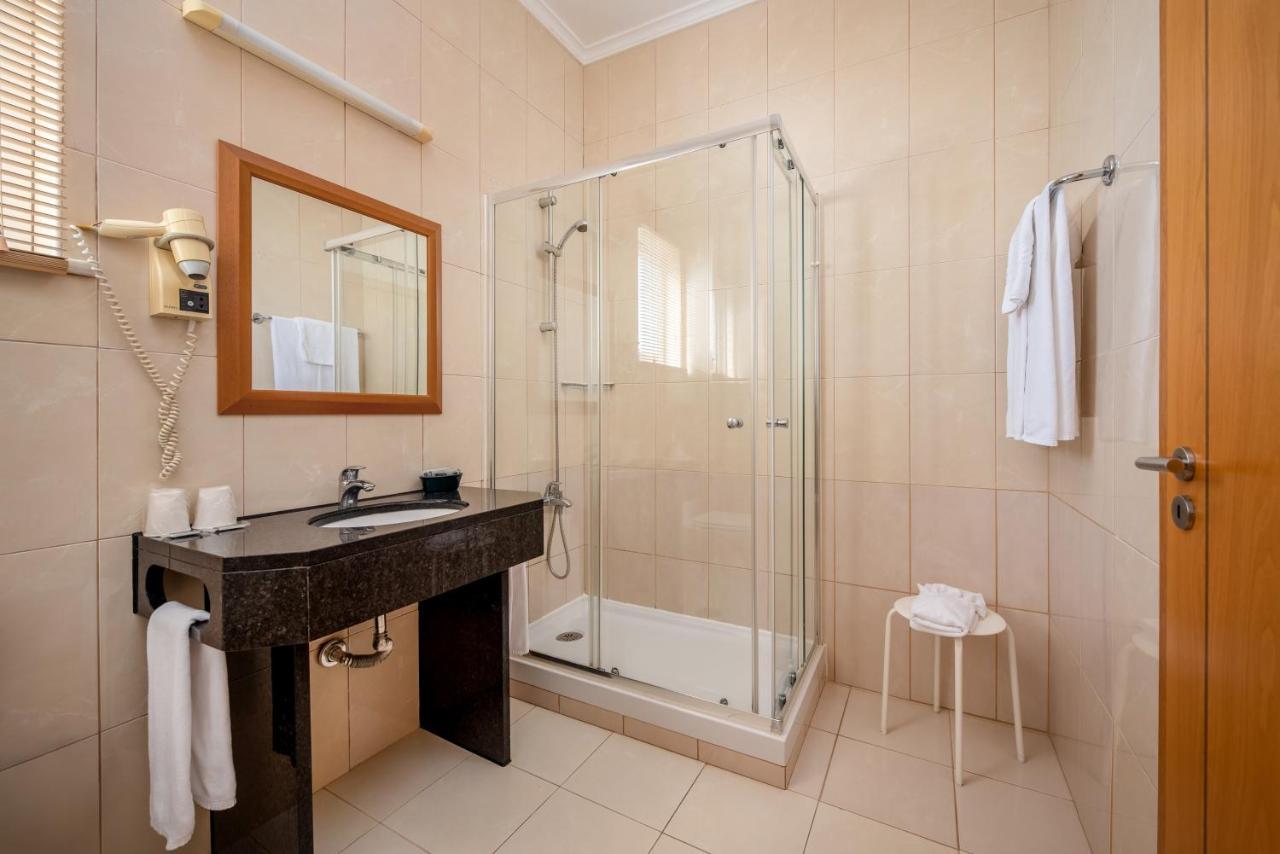 Chambre Double ou Lits Jumeaux avec Balcon - Vue sur Mer