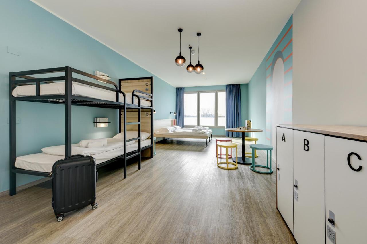 Bed 4-Bed Mixed Dormitory Room