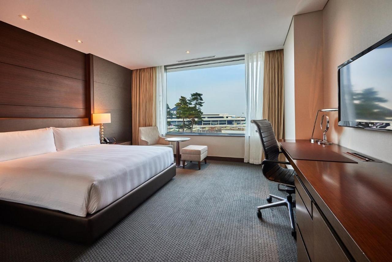 Superior Double Room with Airport View