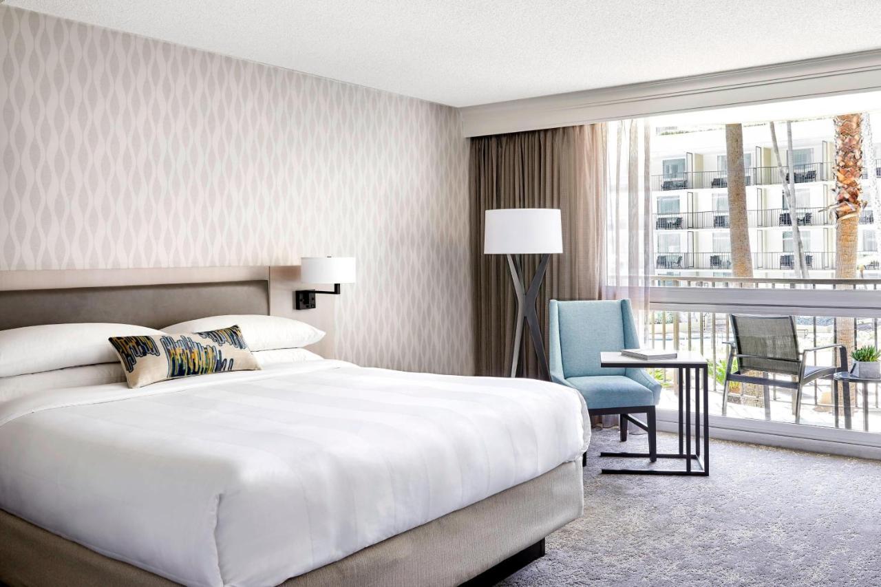 Guest room, 1 King, Pool view,1371384440:JPEG