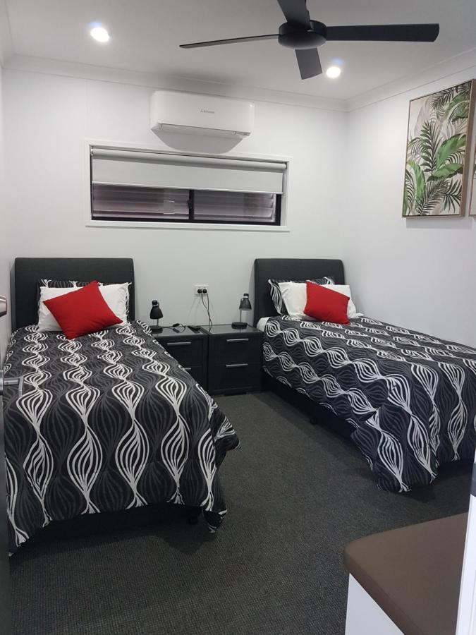 2 Bedroom Apartment - 1 x King, 2 x King Single Beds - NOT Pet Friendly