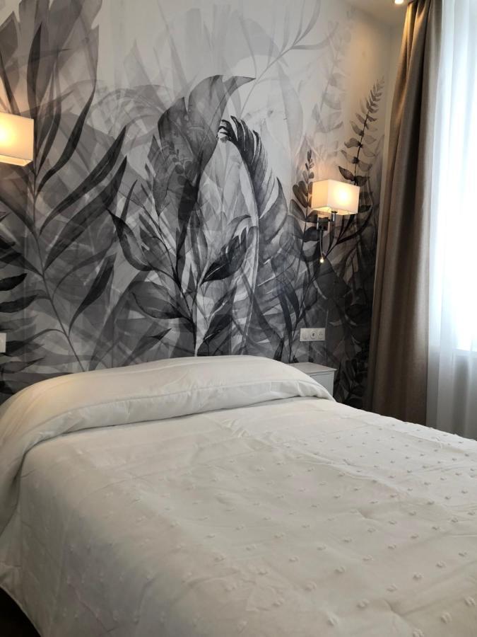 Small Double Room Sea View,1385888603:JPEG