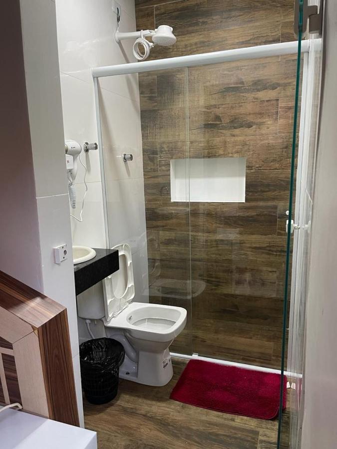 Quarto com 2 Camas de Solteiro