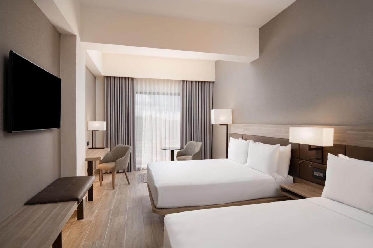 Deluxe Queen Room with Two Queen Beds and Pool View,1398038702:JPEG