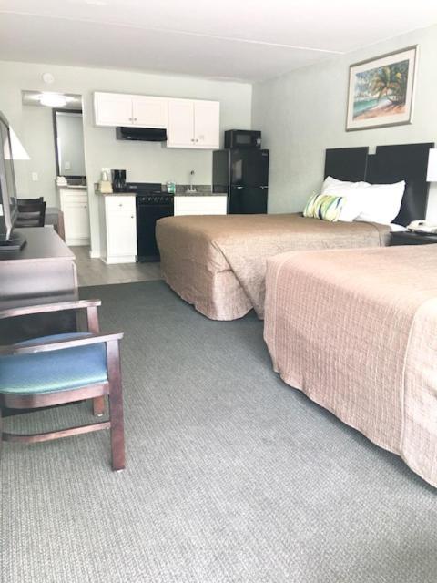 Queen Room with Two Queen Beds and Kitchenette,945533524:JPEG