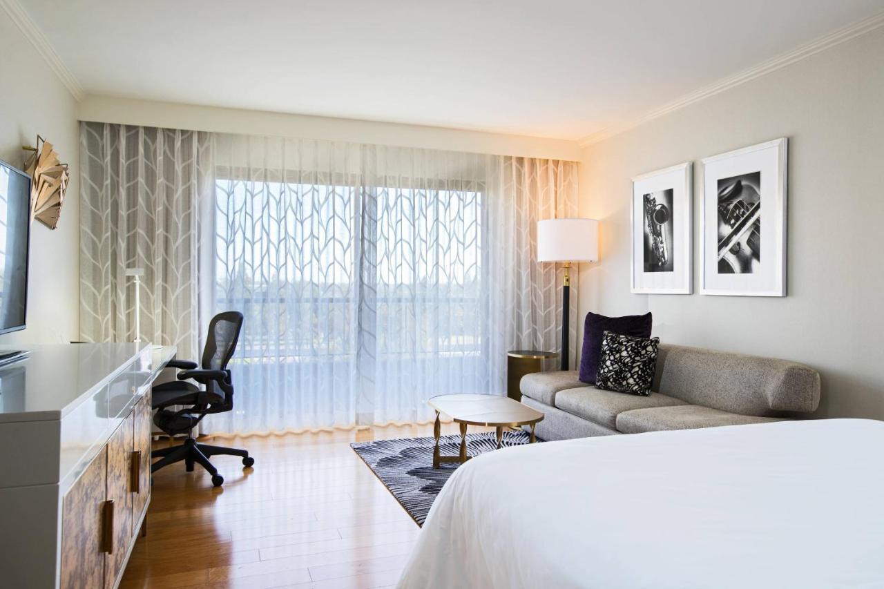 Deluxe, Guest room, 1 King, Sofa bed, Lake view, Balcony,1403073281:JPEG