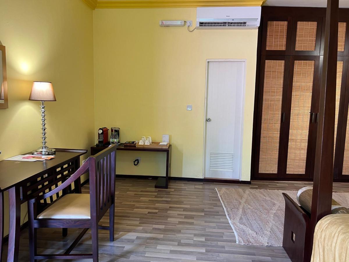 Deluxe Double Room Return Airport Transfer