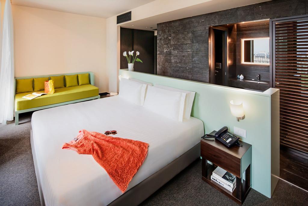 Habitación Triple Deluxe con balcón y vistas
