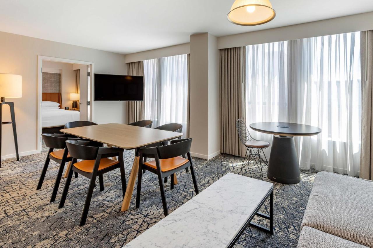 Club level, 1 Bedroom Hospitality Suite, 1 King, Sofa bed,1705653496:JPEG