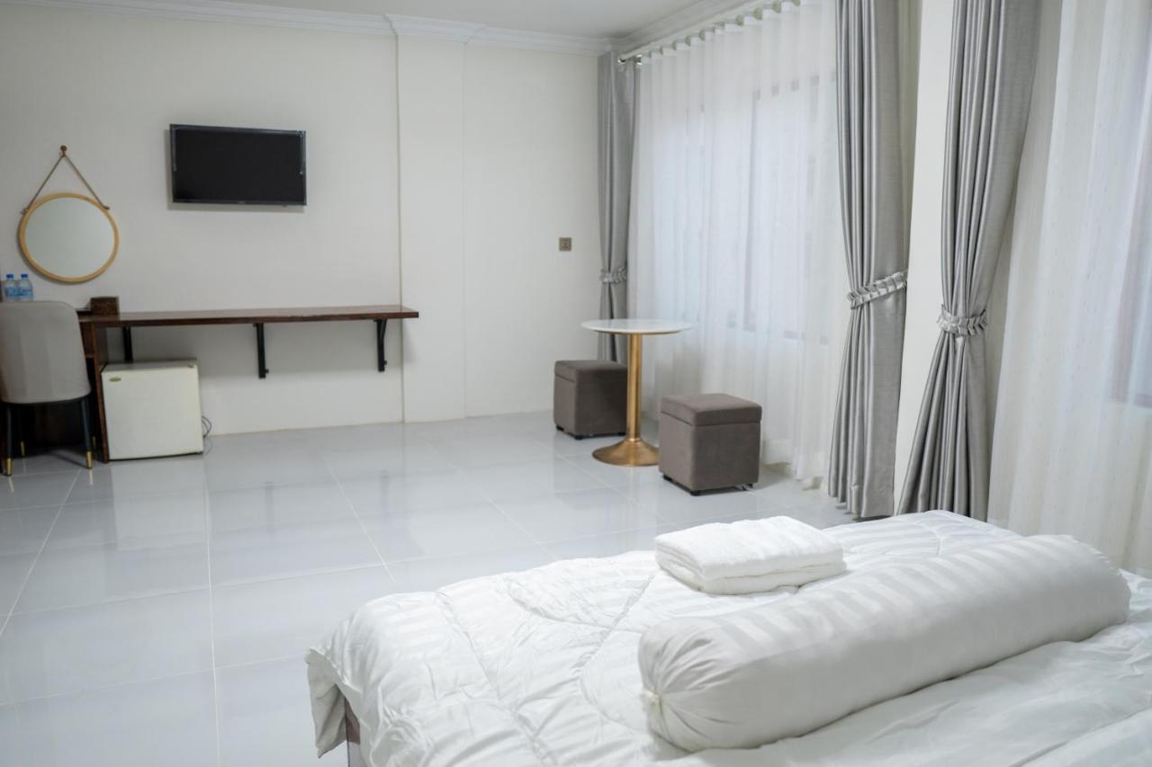 Deluxe Double Room,1429789888:JPEG