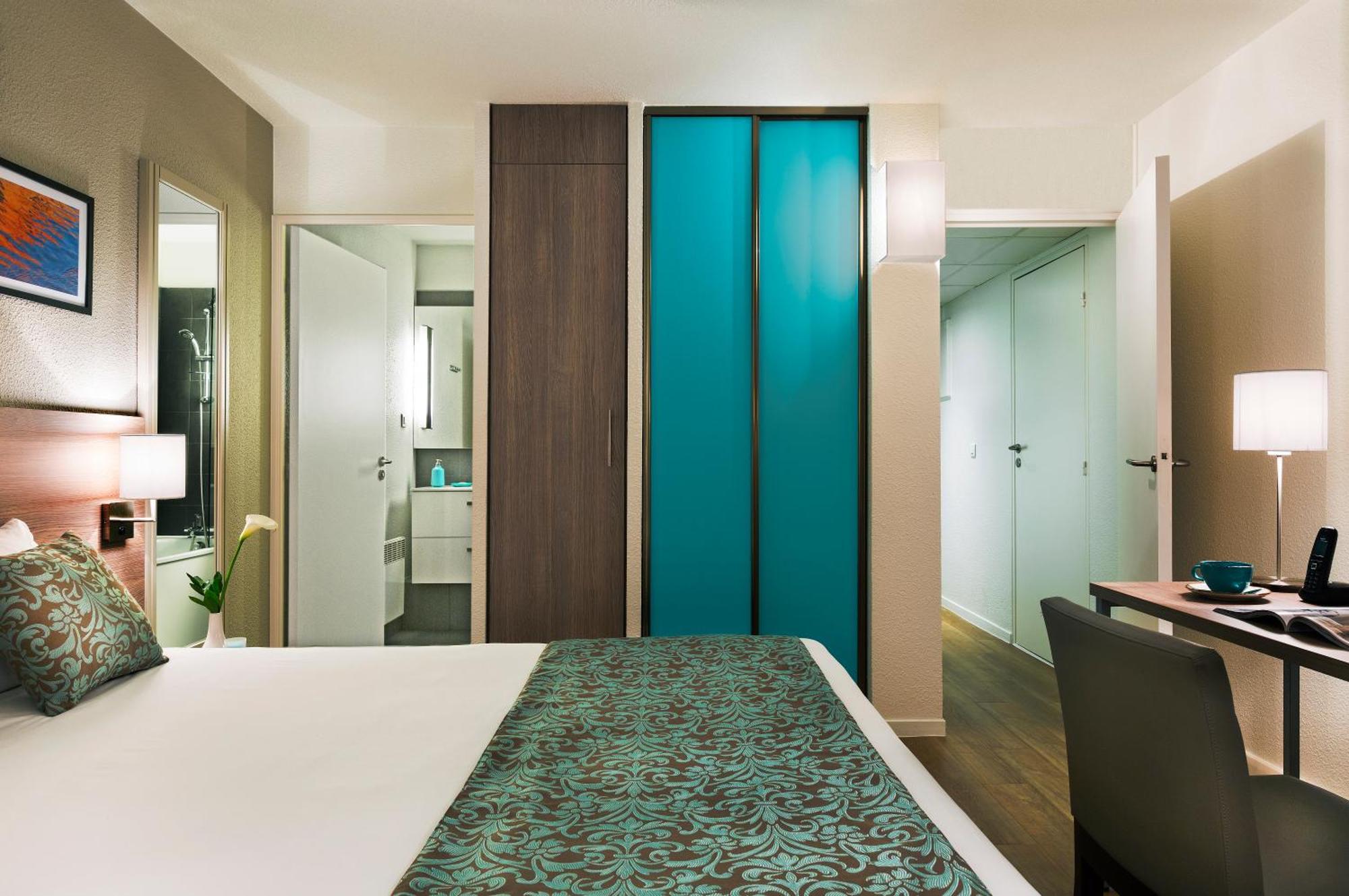 Deluxe Studio