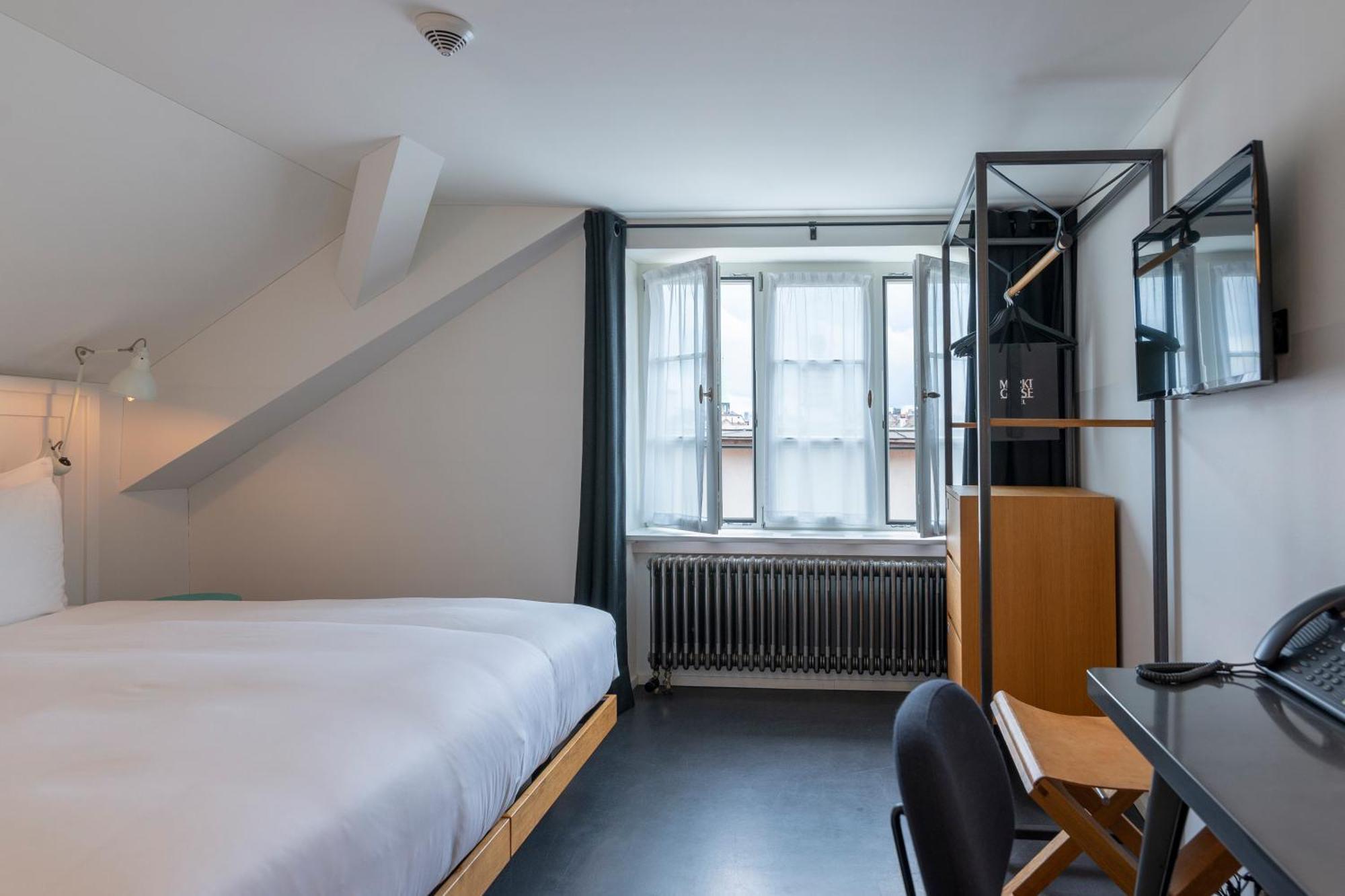 Double Room,1448053537:JPEG
