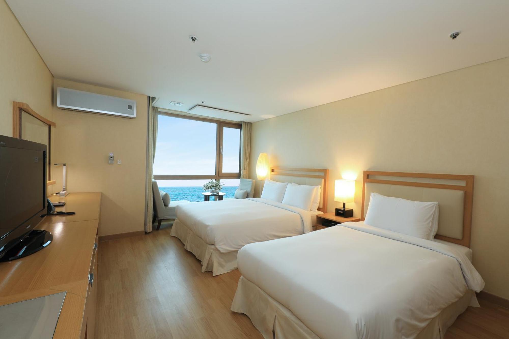 Standard Twin Room Ocean View