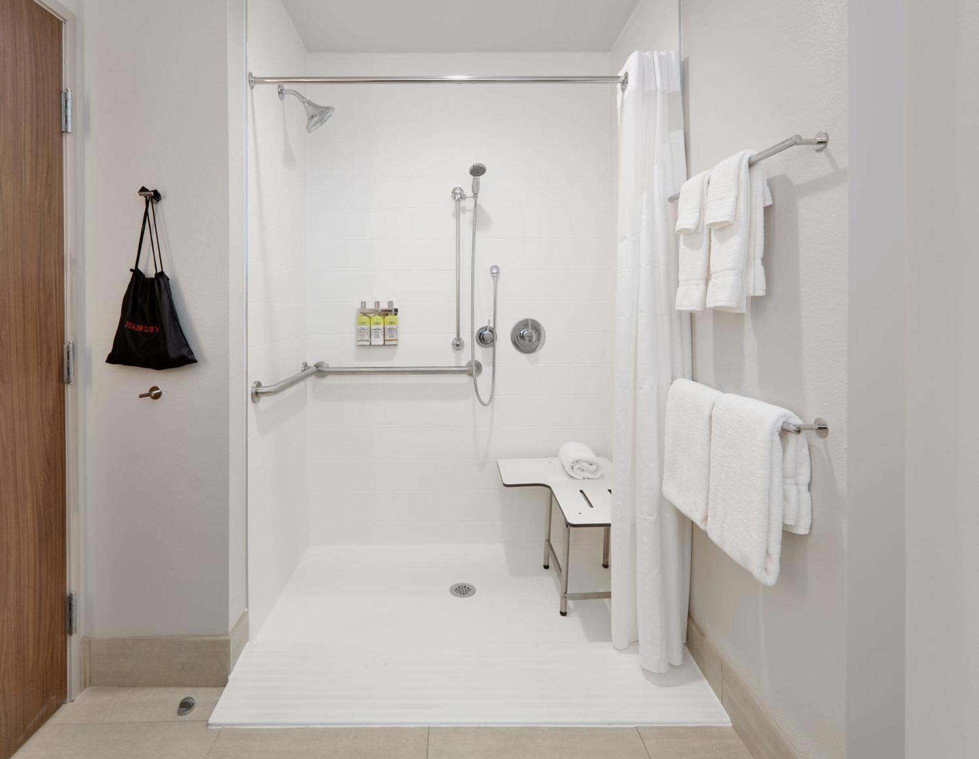 Standard King Room Mobility Accessible Roll Shower,1458468985:JPEG
