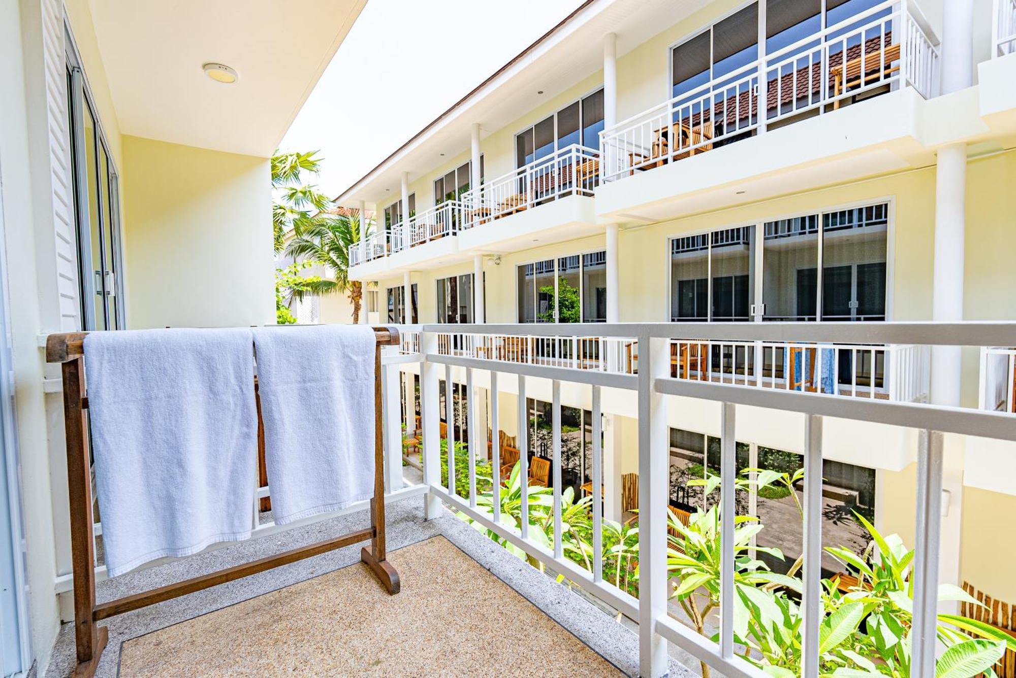 Deluxe AB2 Twin Room