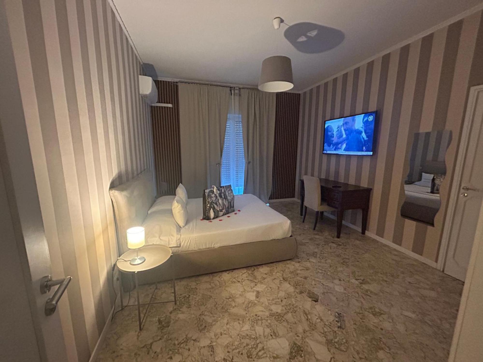 Deluxe Double Room Balcony,1500772432:JPEG