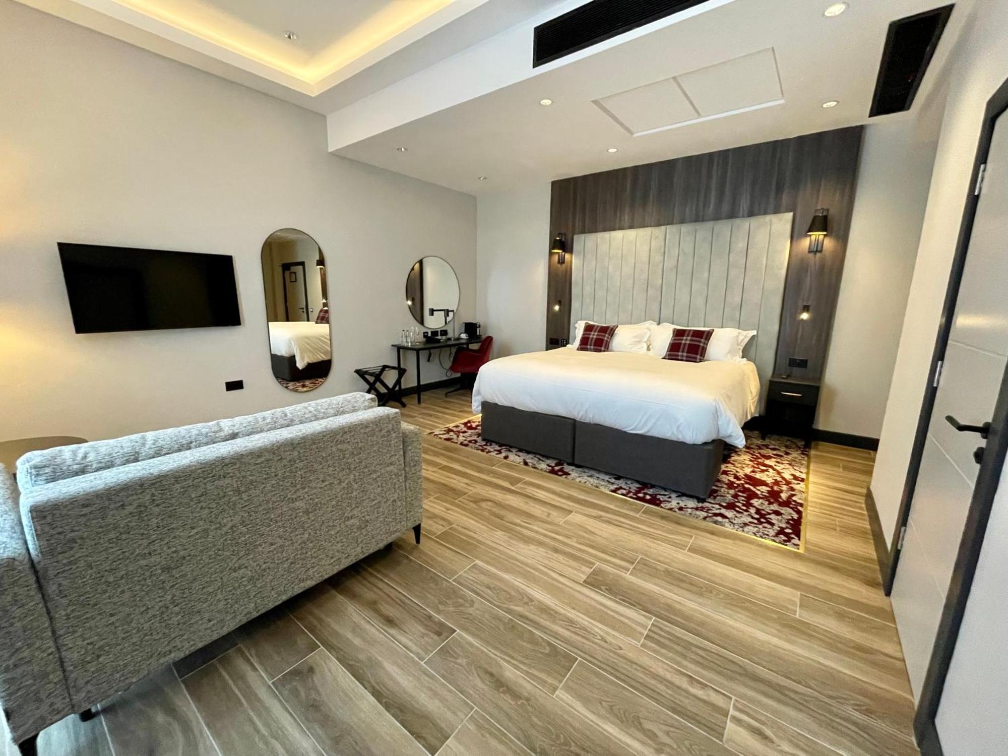 Plaza Executive Room,1508662483:JPEG