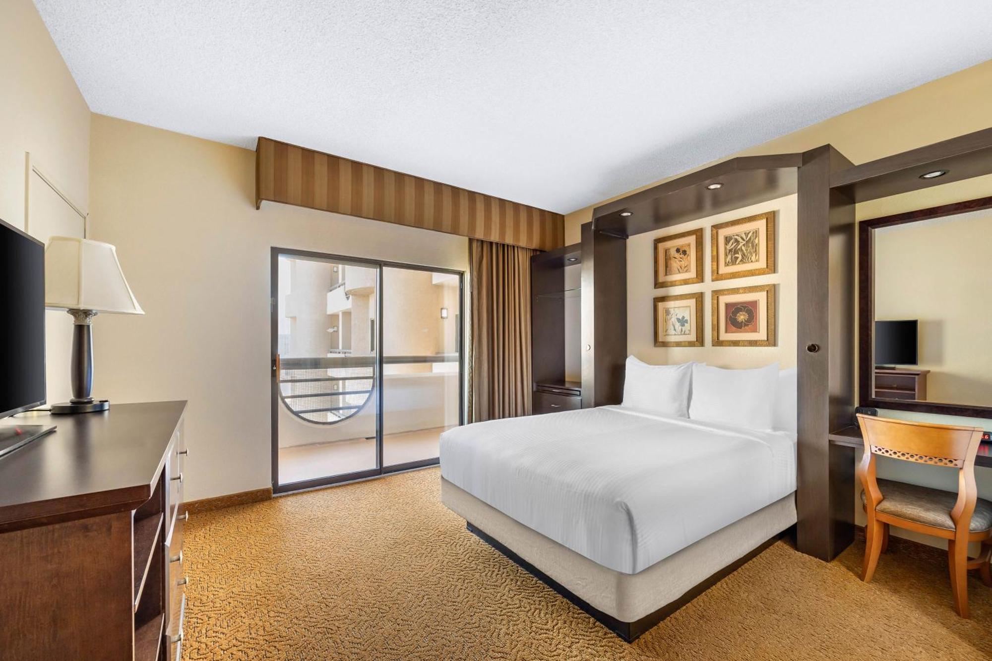 STUDIO 1 QUEEN MURPHY BED BALCONY