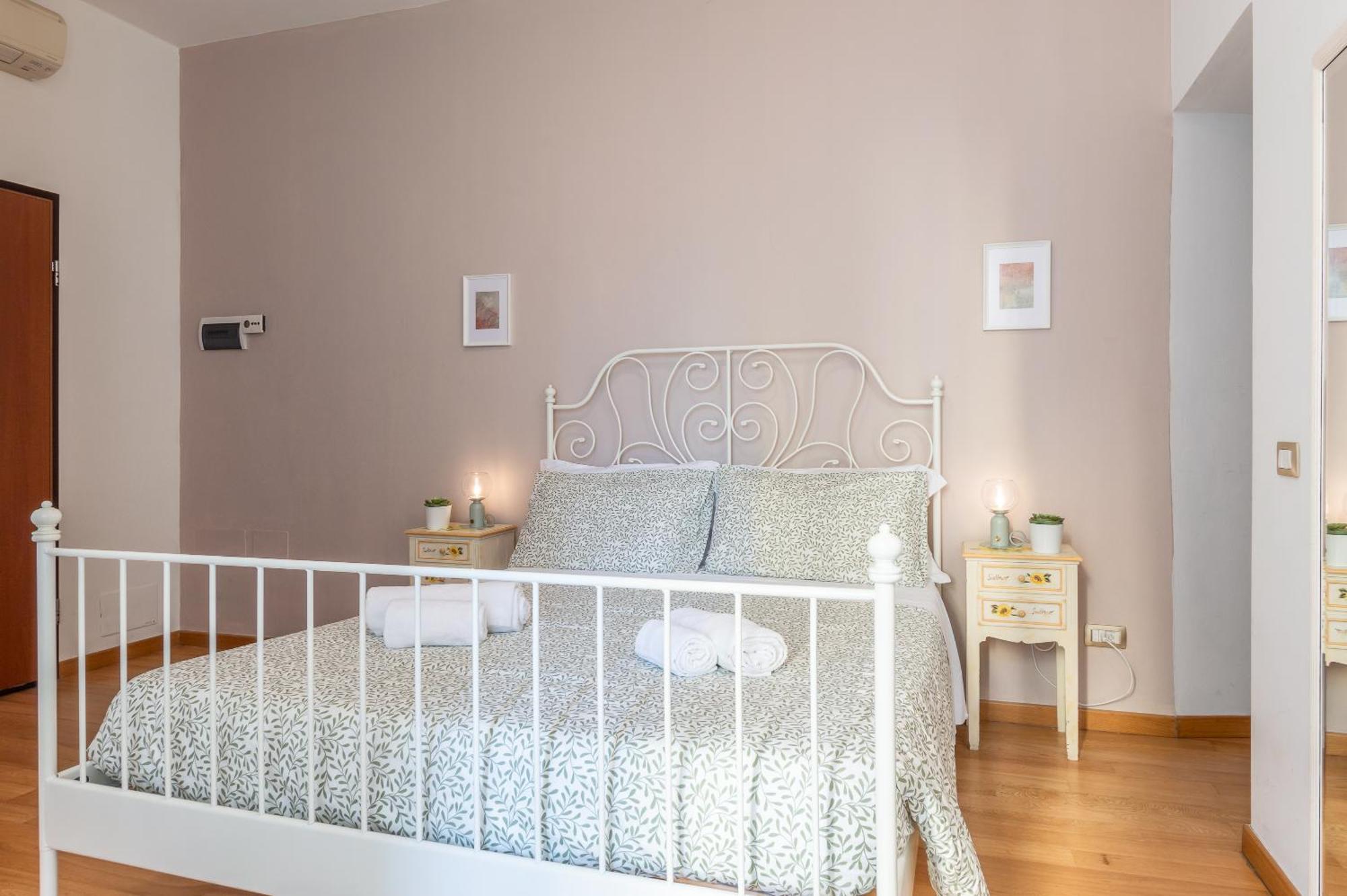 Double Room with Balcony,1532879350:JPEG