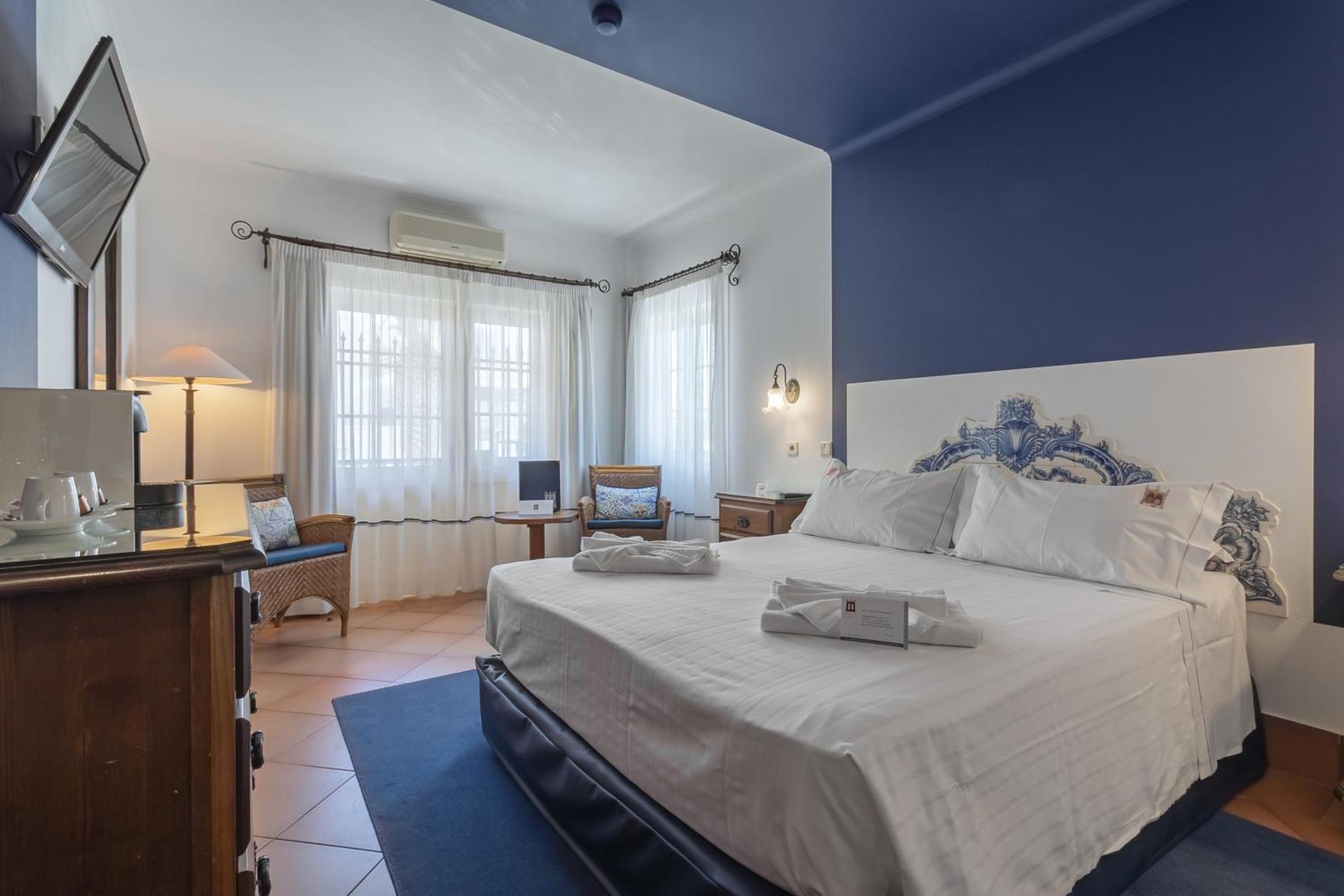 Quarto com Cama de Casal ou 2 de Solteiro e Vista da Cidade - Casa Principal