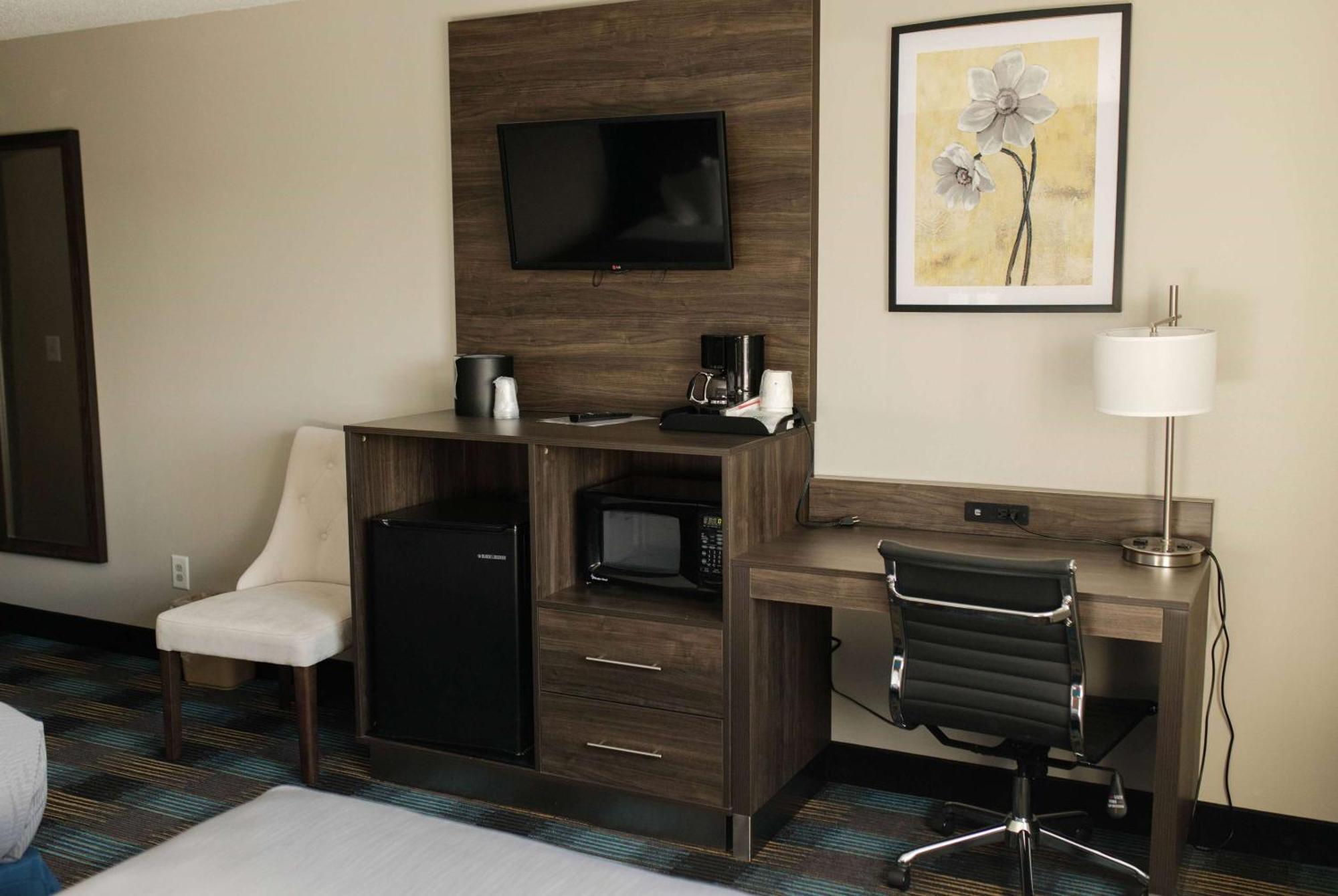 Queen Room with Two Queen Beds - Non-Smoking