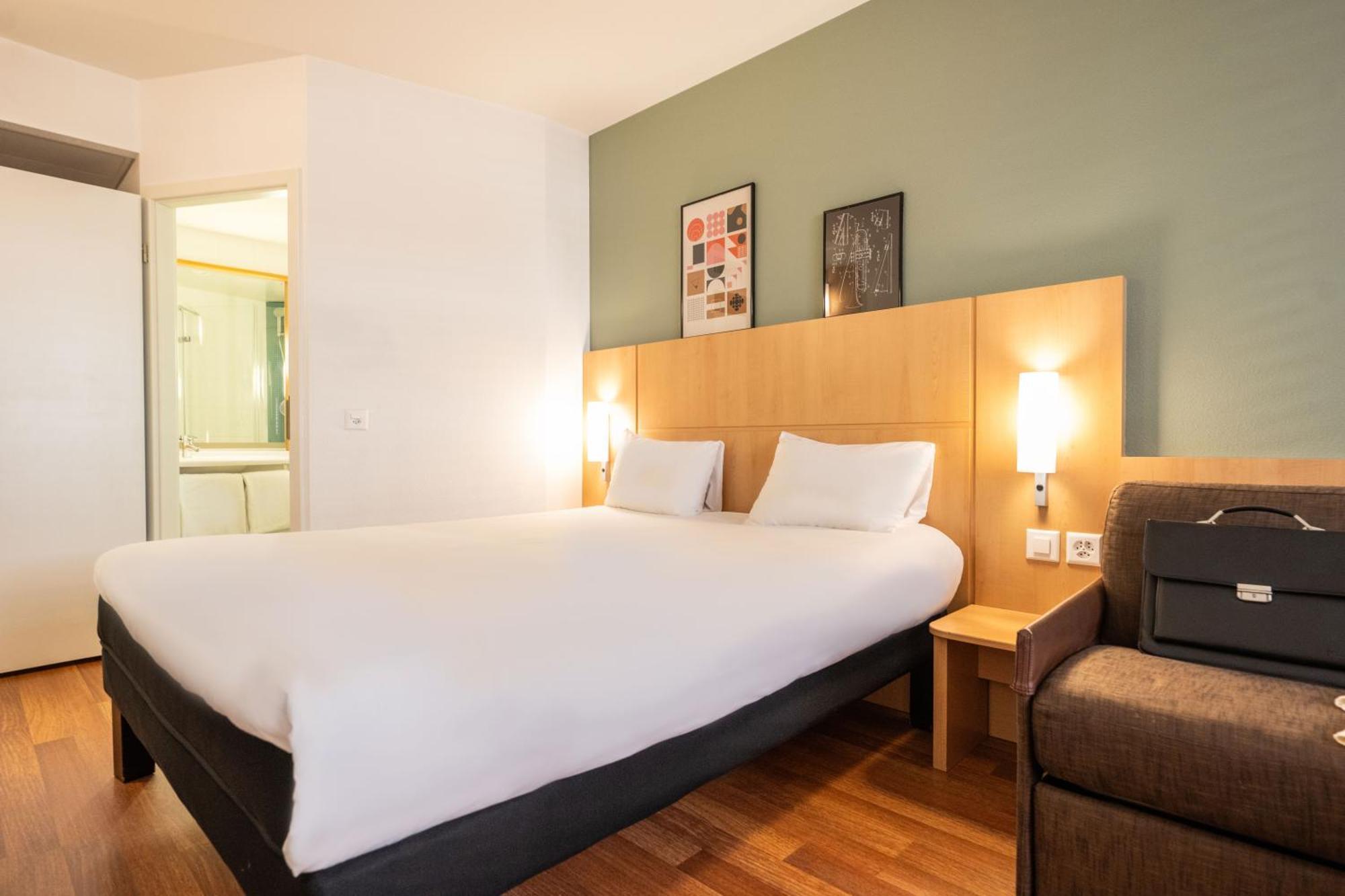 Standard Room 1 Double Bed