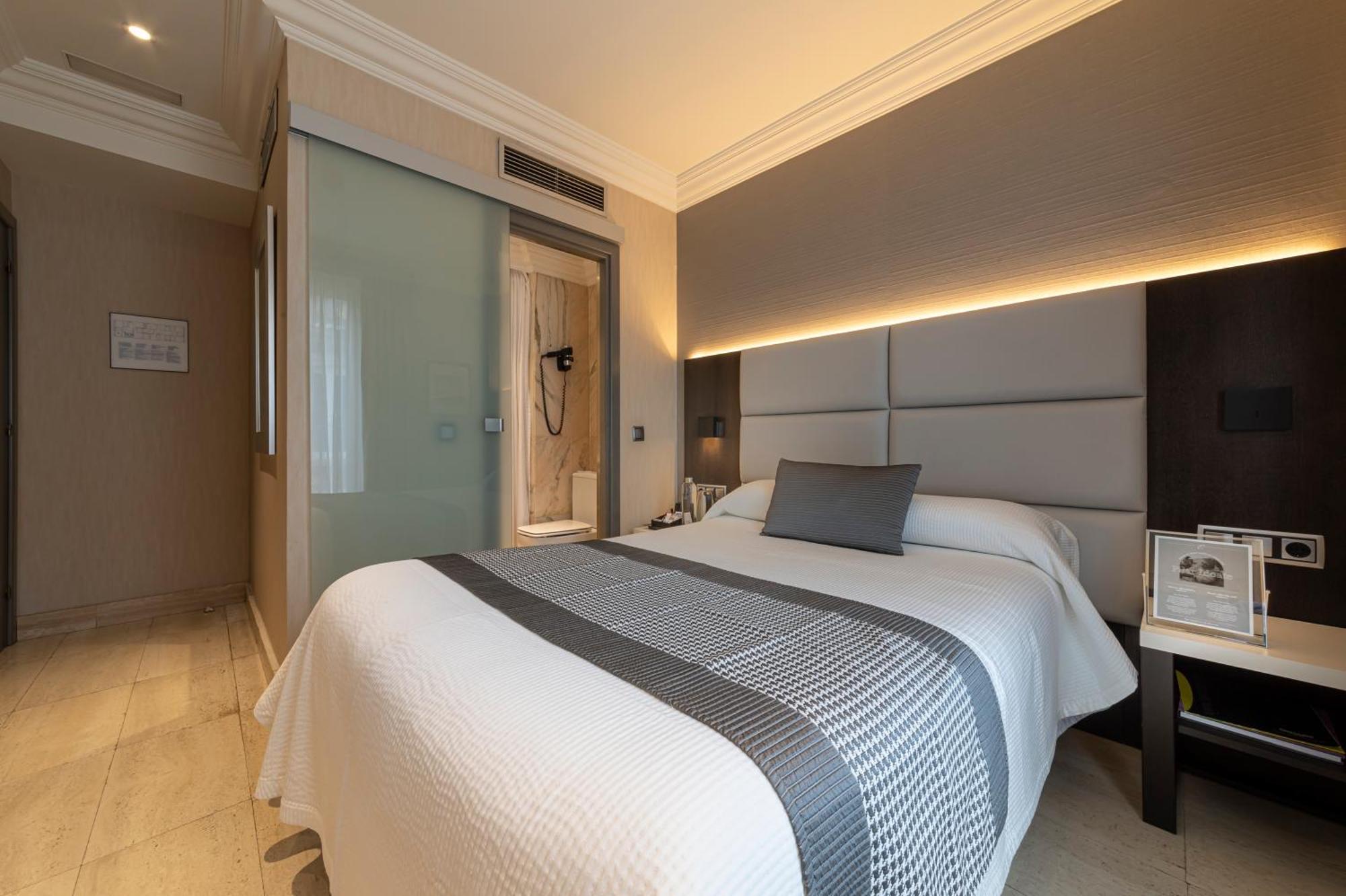 Small Double Room with views of the Bull running