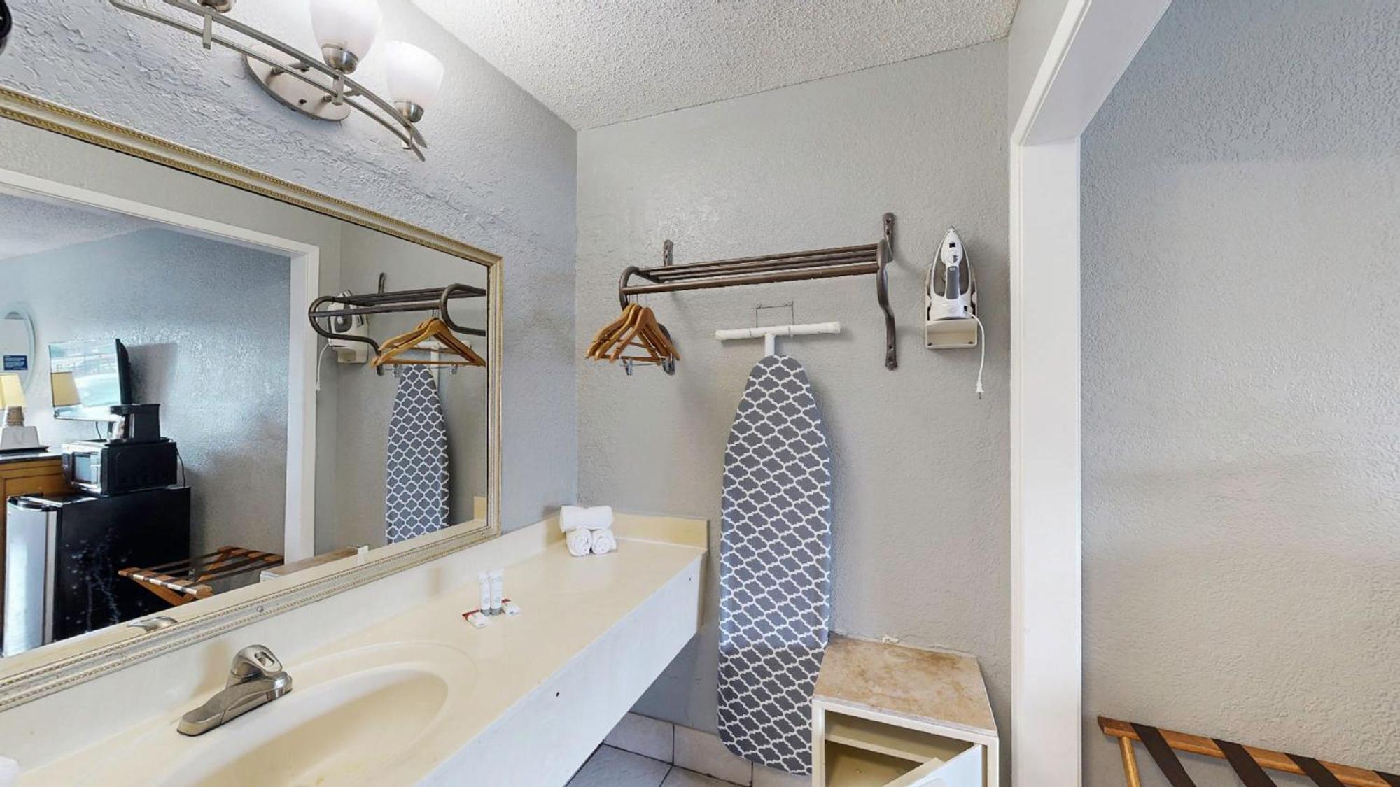 Double Room - Mobility Access/Non-Smoking,1544299018:JPEG