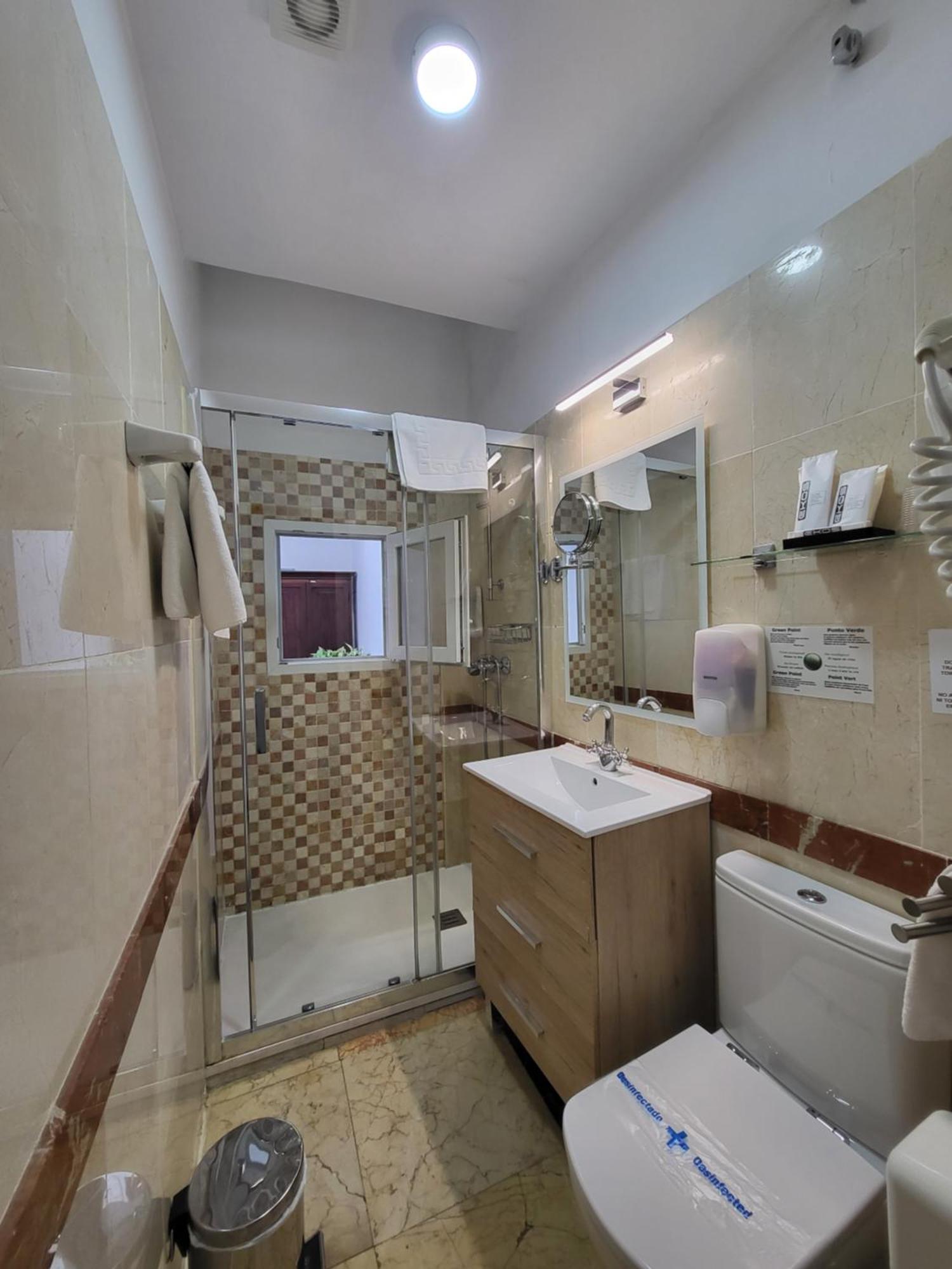 Small Double Room,1542717439:JPEG