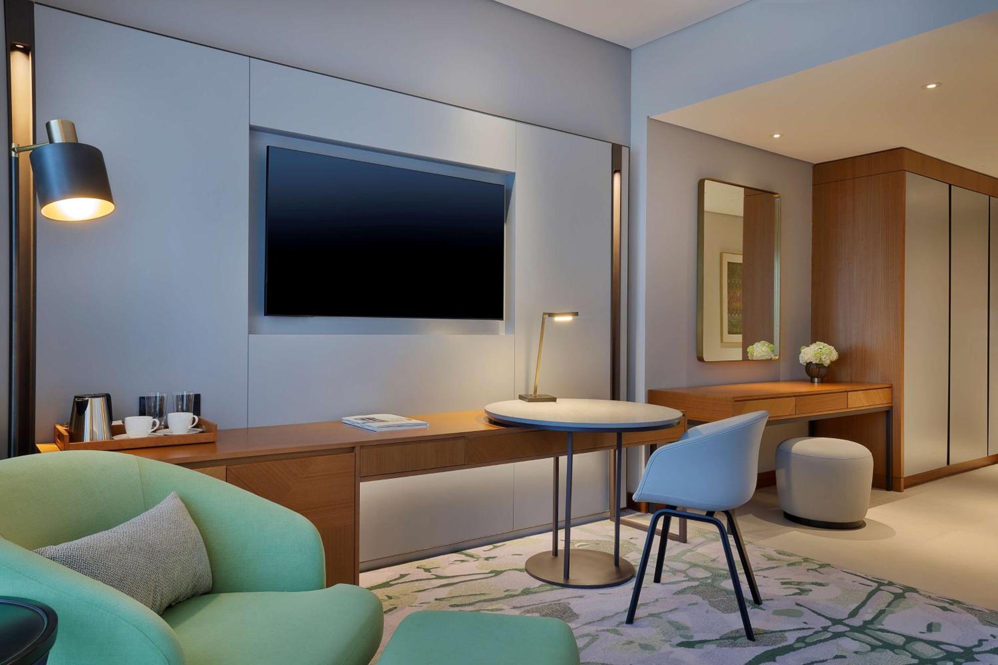King Deluxe Room with Waterfront View and Balcony