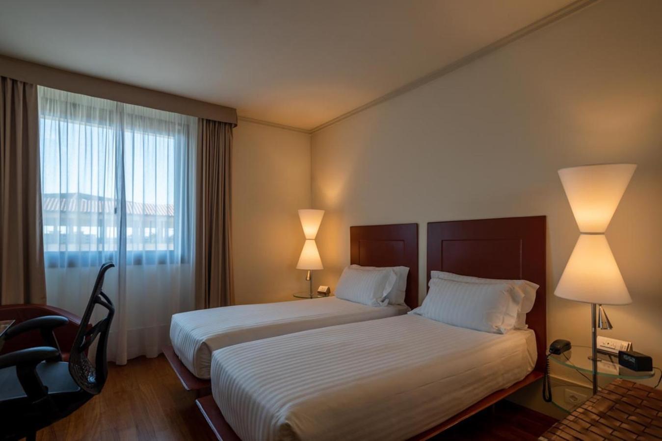 Twin Room,1549042513:JPEG