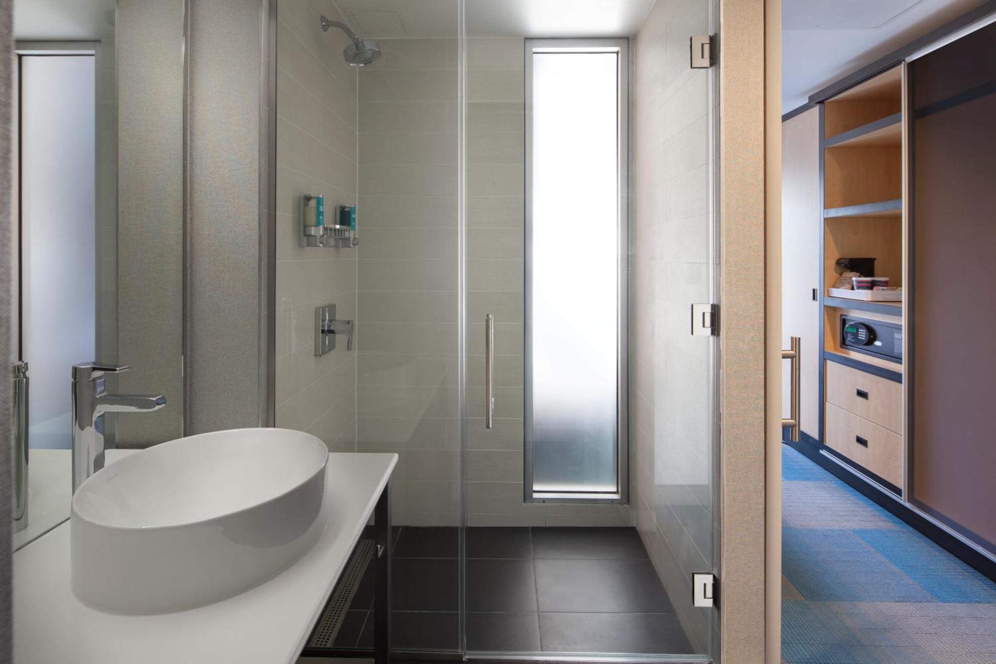 Aloft, Guest room, 1 King