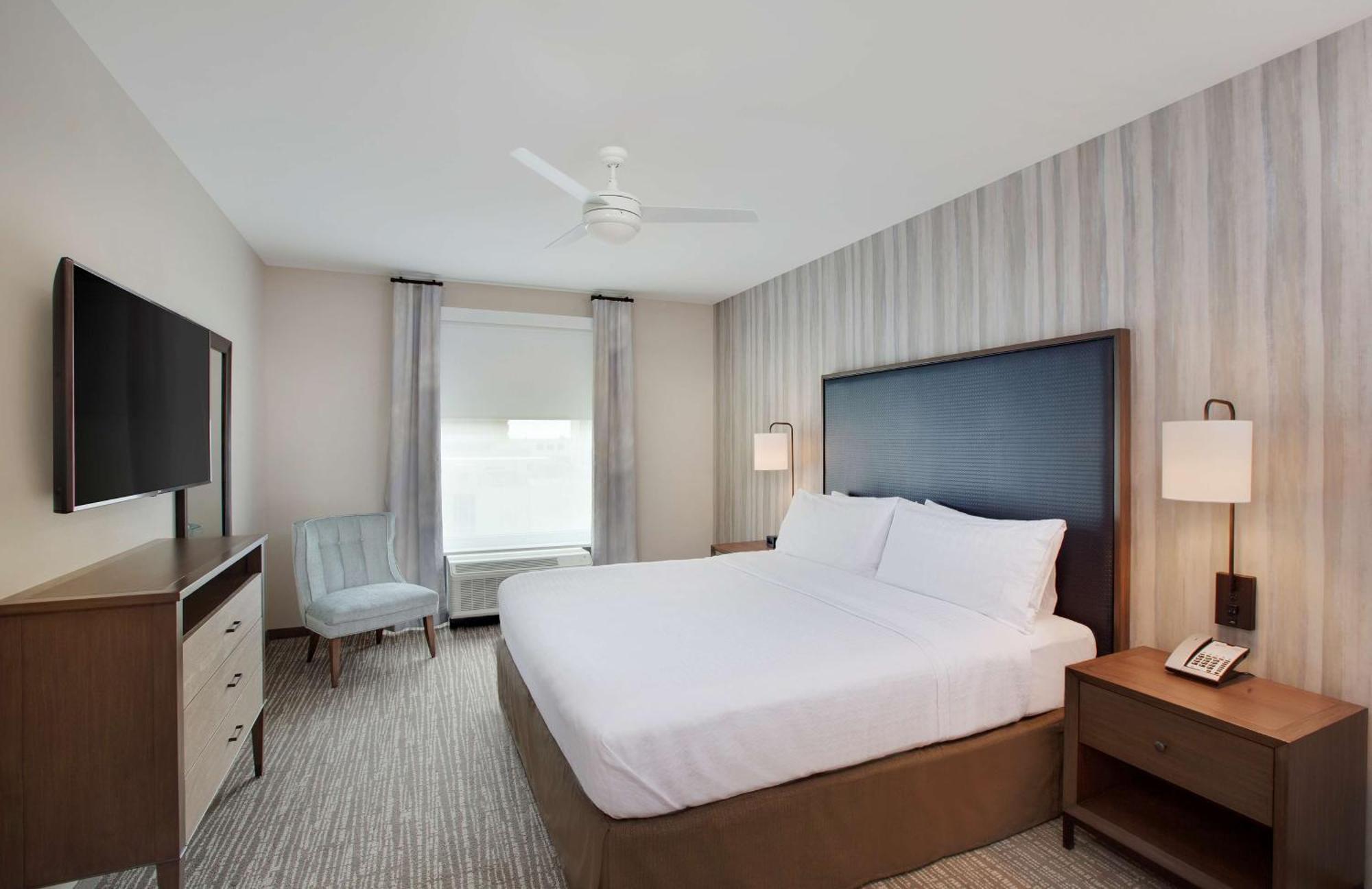 One-Bedroom King Suite Non-Smoking