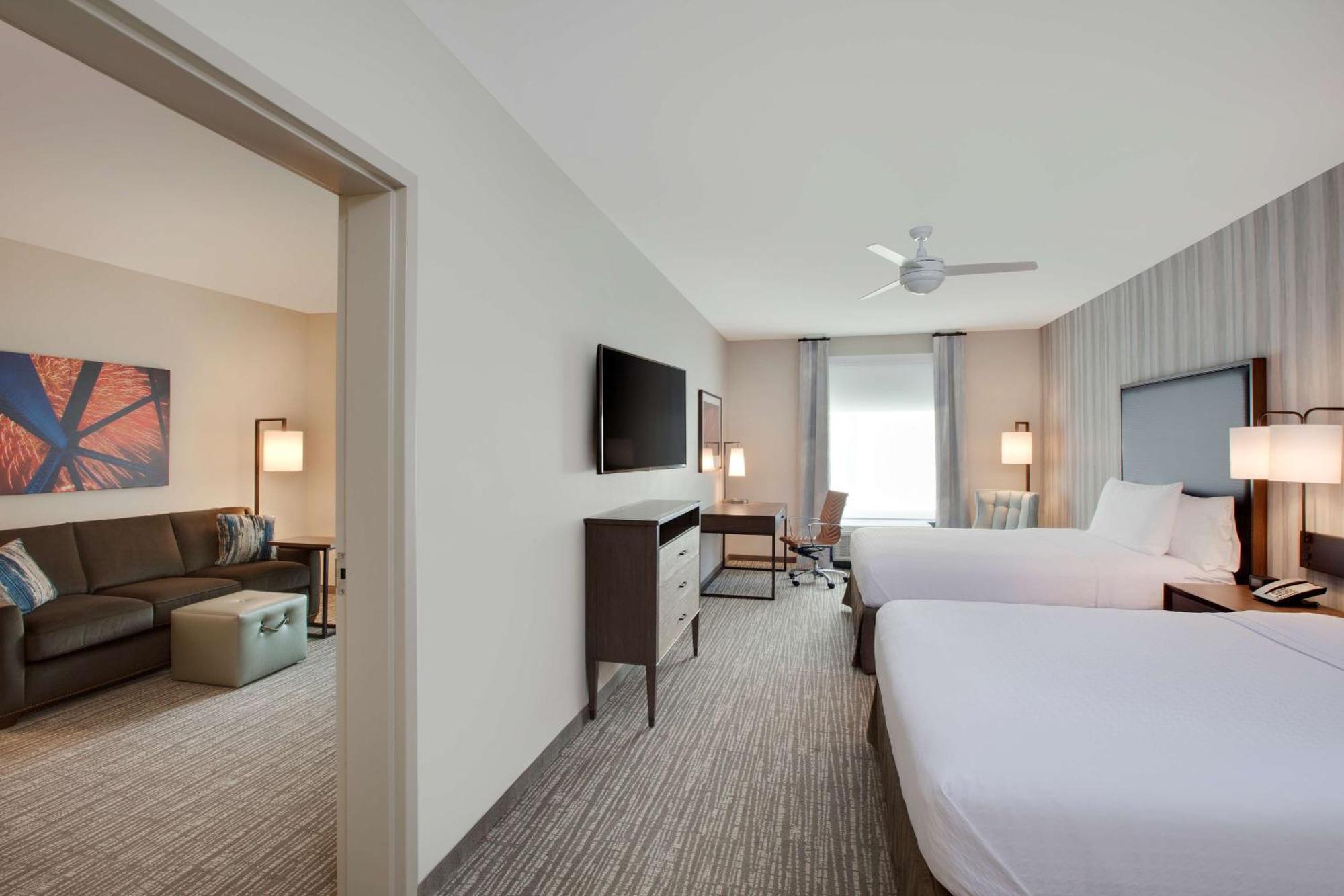 One-Bedroom Queen Suite Two Queen Beds Non-Smoking