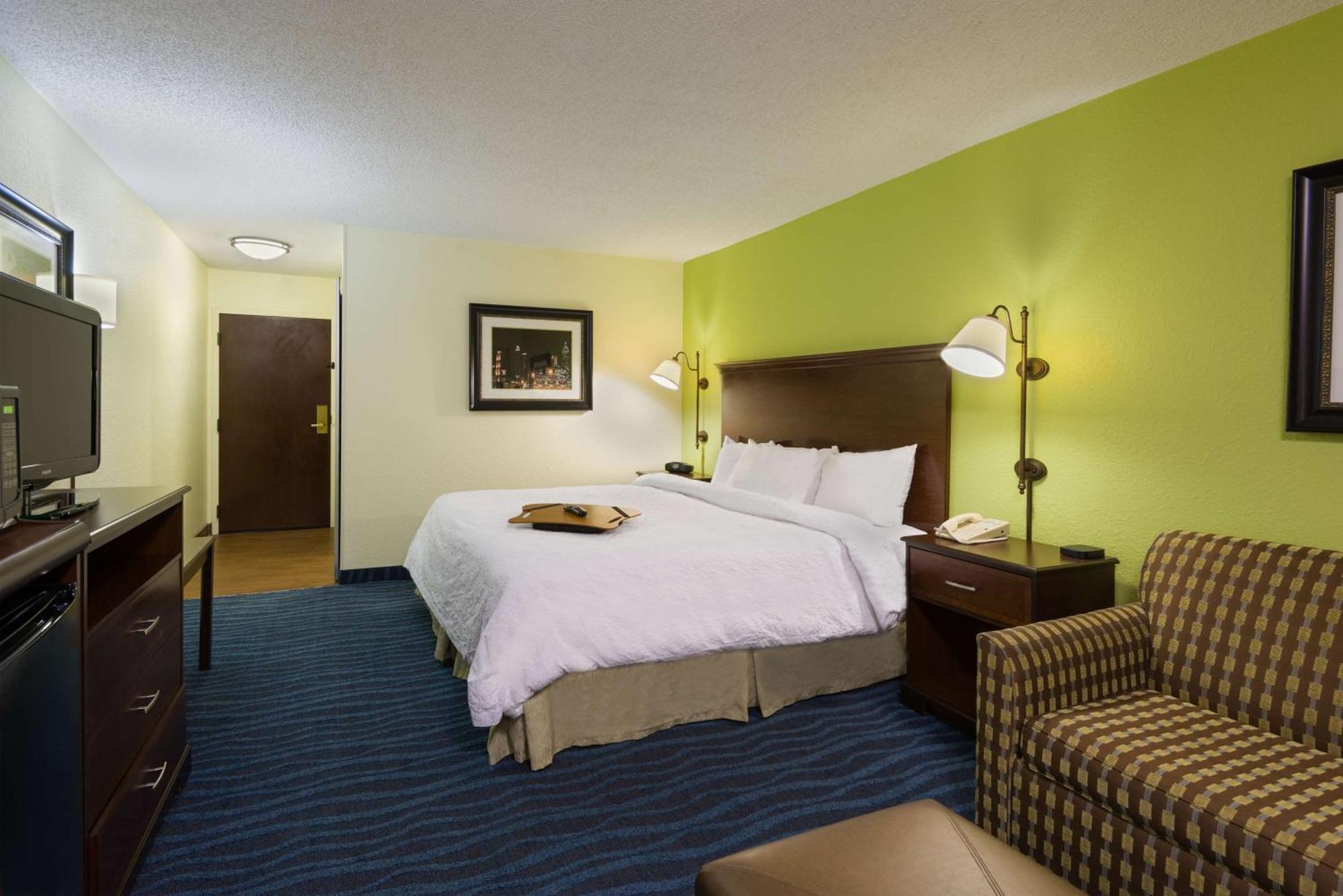 King Room with King Bed - Non-Smoking