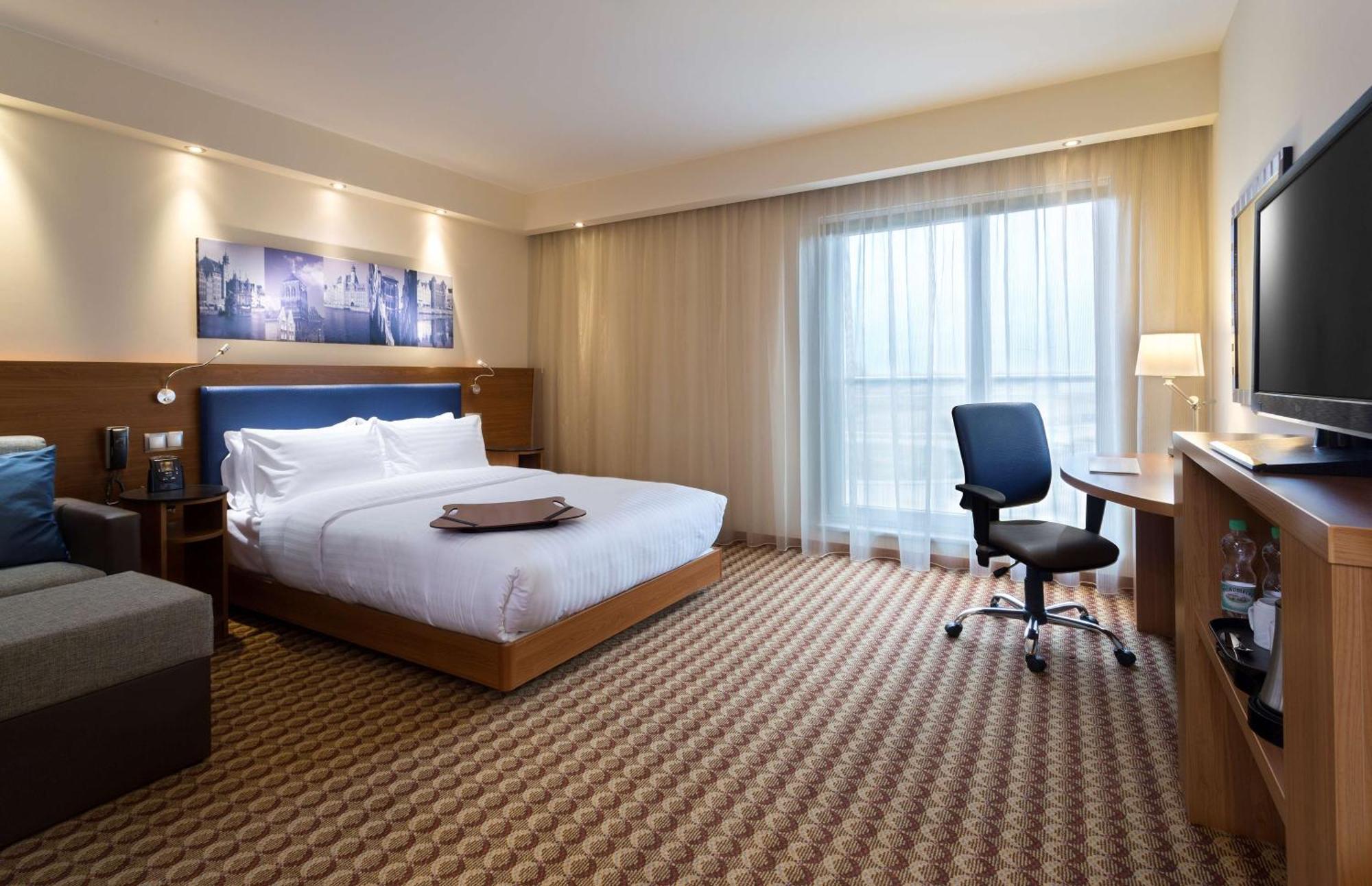 Queen Room - Accessible