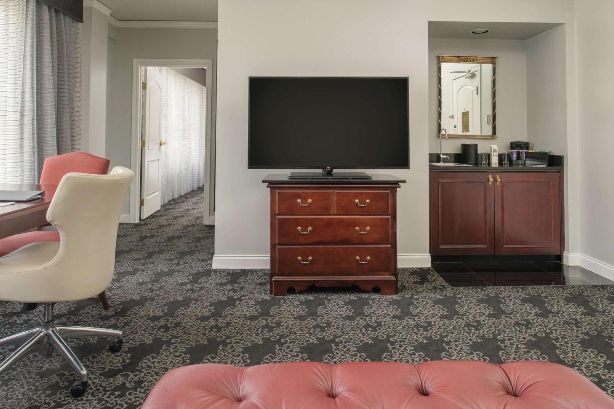 One-Bedroom Suite with Two Queen Beds,1552506886:JPEG