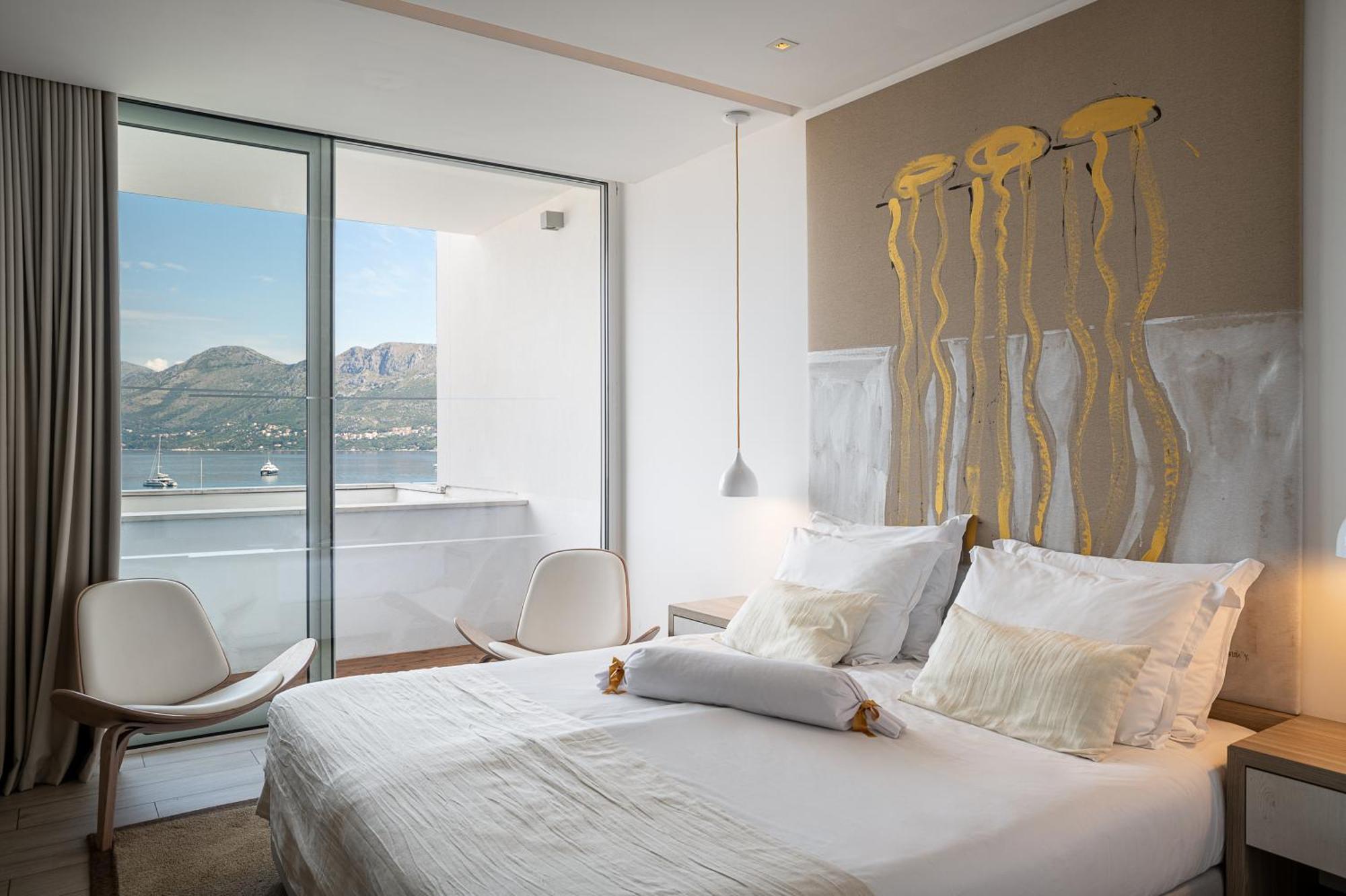Premium Zimmer mit eingeschränktem Meerblick und Balkon