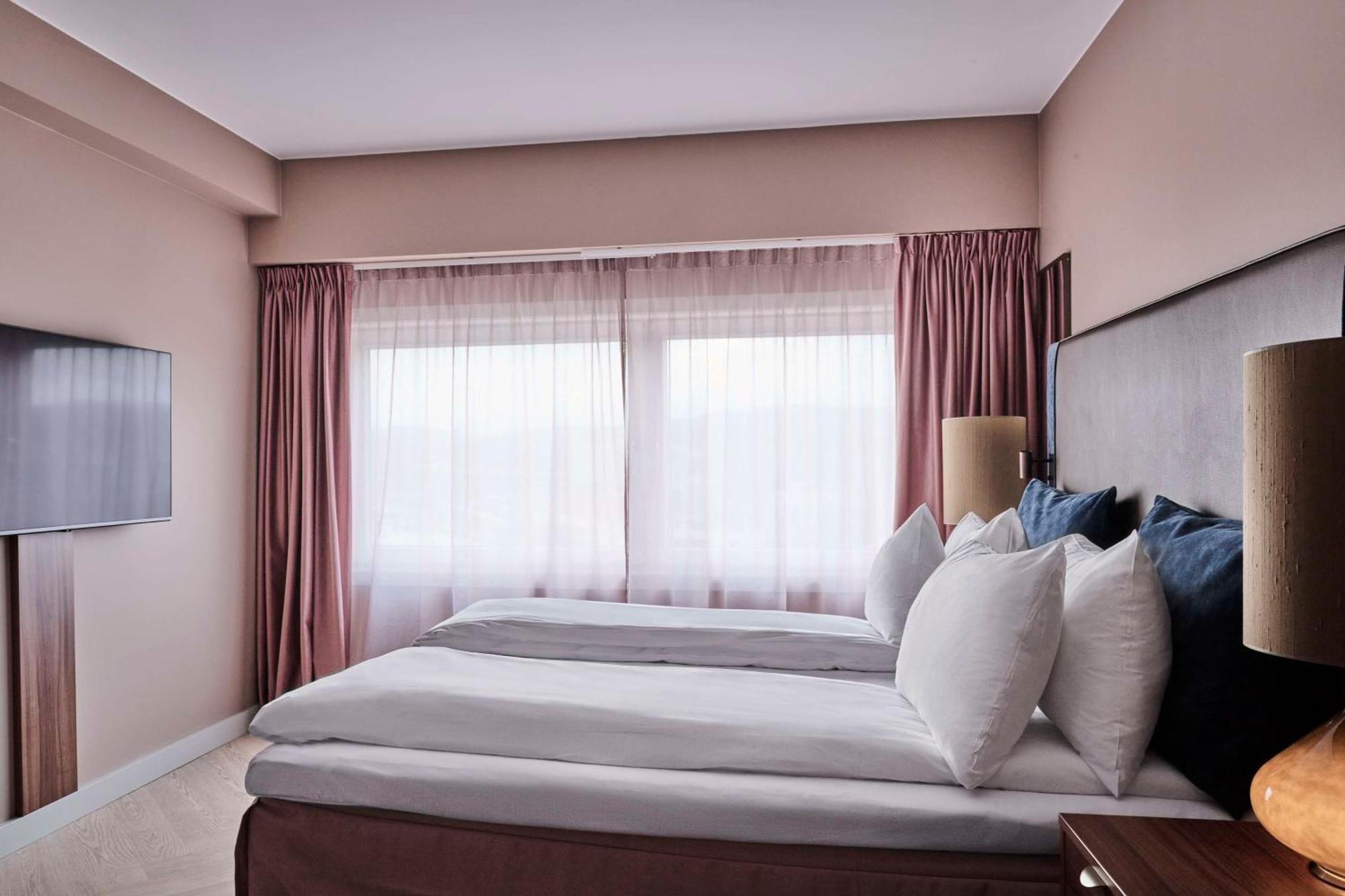Junior Suite with Harbor View