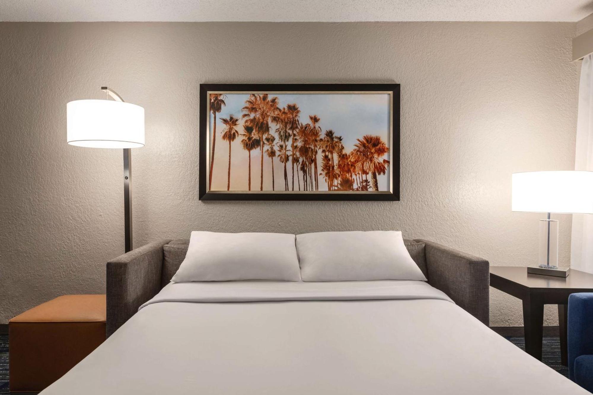 Premium King Suite Mobility or Hearing Accessible,1557459835:JPEG