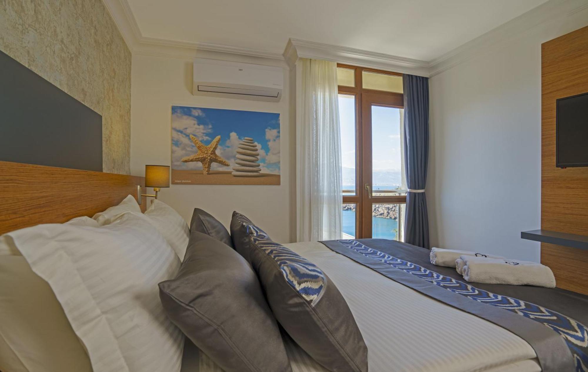 Superior Room with Sea View,1563653701:JPEG
